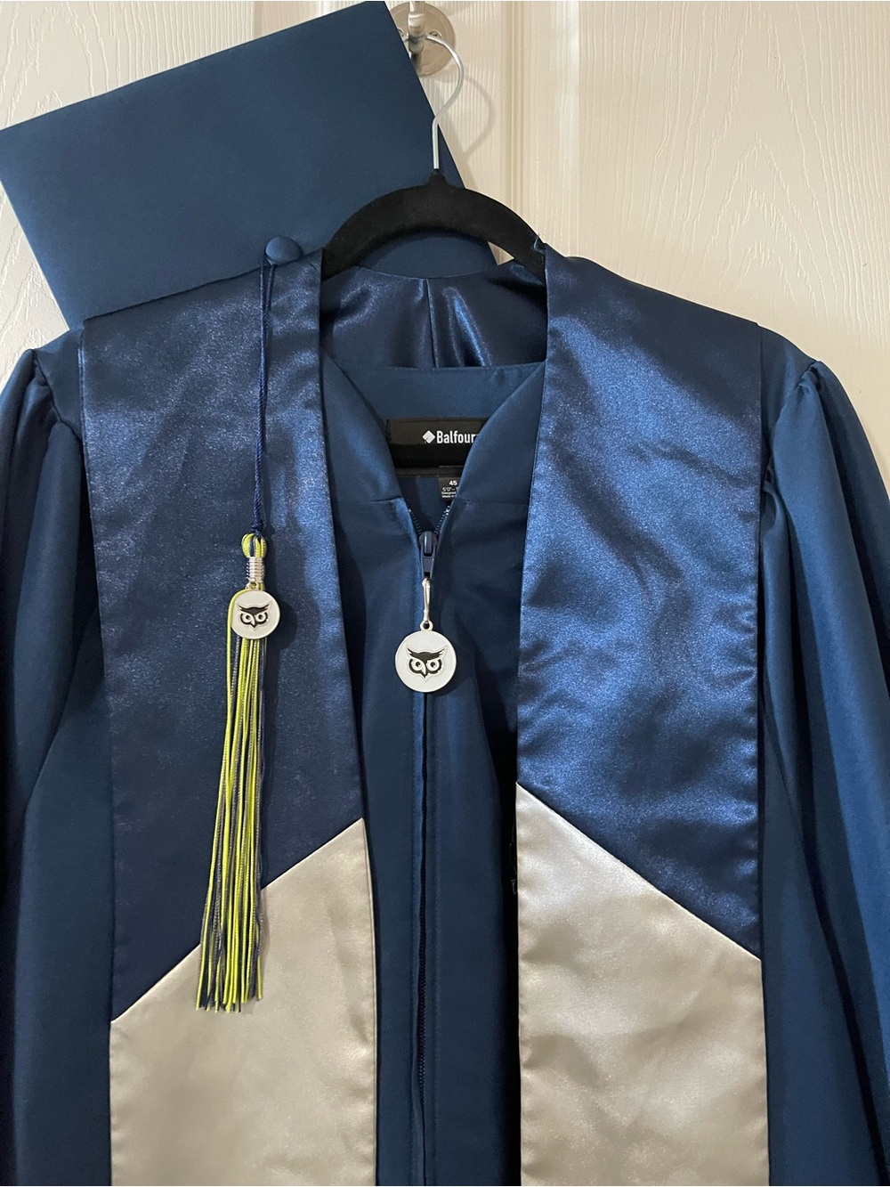 WGU Navy Blue Graduation Gown with Silver Stole and Cap - Picture 2 of 7